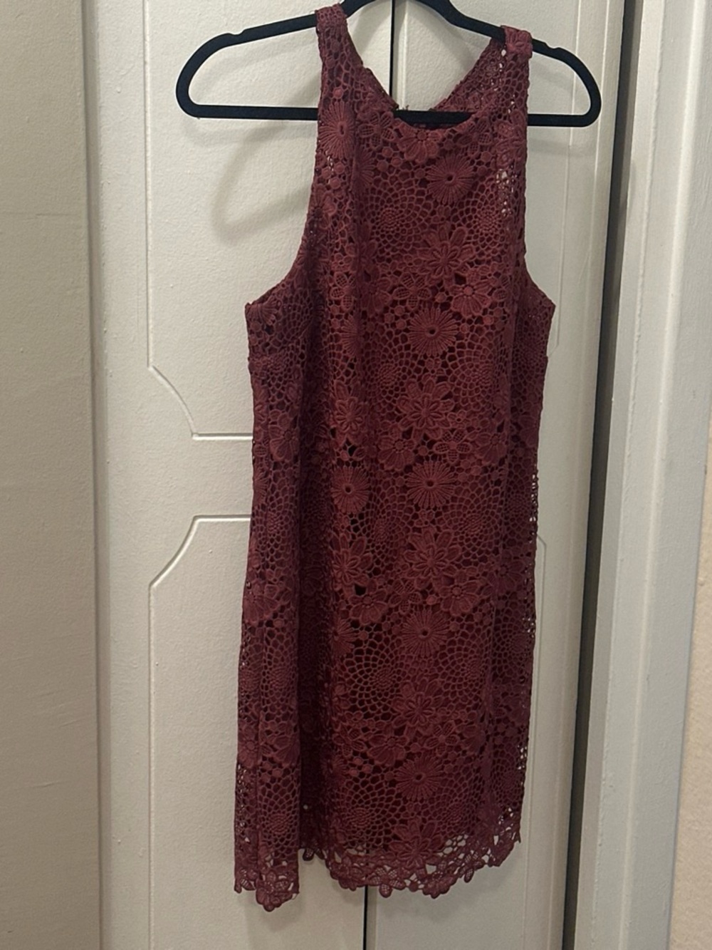 Wayf Floral Lace Sleeveless Shift Dress in Burgundy